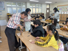 2학년 마을자원활용교육 ‘목공 캐릭터 만들기’…